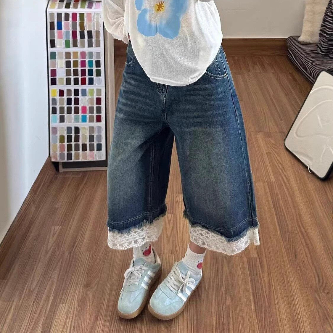 Lace Wide Hem Short Jeans